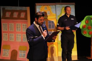 uczestnicy inauguracji kampanii edukacyjnej „Twój przykład – Moje życie”