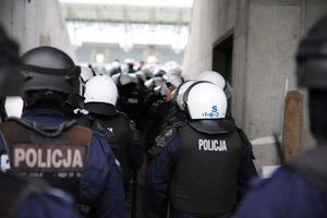 policjanci i symulacje stadionowe