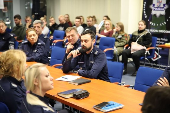 Uczestnicy debaty „Reagując – Ratujesz”