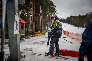 Policjanci na świętokrzyskich stokach