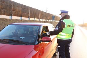 policjanci podczas kontroli trzeźwości