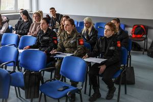 uczestnicy terenowej gry