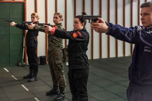 uczestnicy terenowej gry