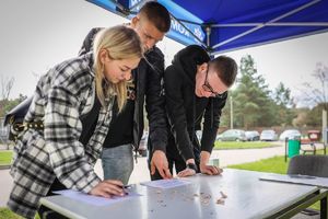 uczestnicy terenowej gry