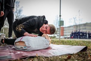 uczestnicy terenowej gry