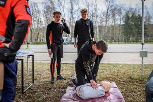 uczestnicy terenowej gry