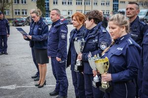 uczestnicy terenowej gry