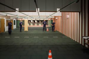 Najlepsi policjanci ruchu drogowego rywalizowali na strzelnicy