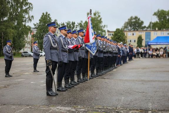 uczestnicy uroczystego apelu