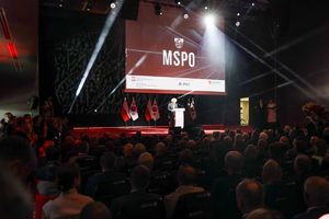 Międzynarodowy Salon Przemysłu Obronnego z udziałem policjantów