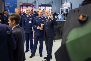 Międzynarodowy Salon Przemysłu Obronnego z udziałem policjantów