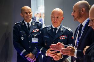 Międzynarodowy Salon Przemysłu Obronnego z udziałem policjantów