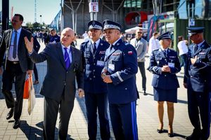 policjanci podczas MSPO