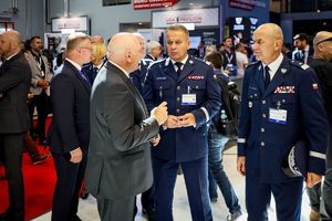 policjanci podczas MSPO