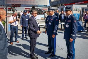 policjanci podczas MSPO
