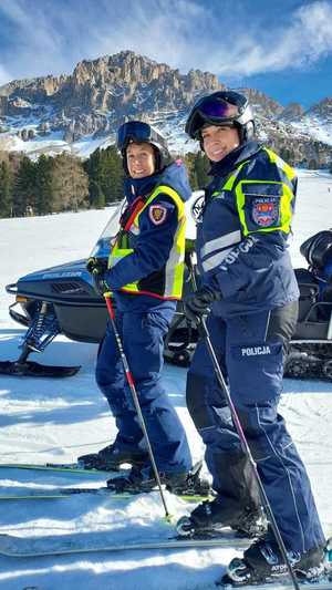 policjanci na stoku