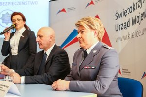 Narada służb z udziałem Ministra Spraw Wewnętrznych i Administracji