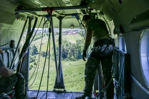 Antyterroryści drugi dzień w akcji