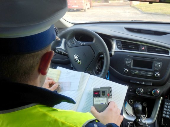 Na czołówkę z radiowozem
